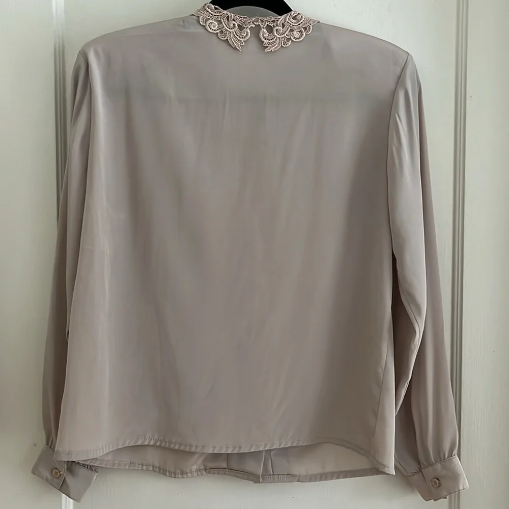 Vintage Tan Embroidered Collar Pleated Front Hidden Button Down Blouse 8P - Picture 3 of 11